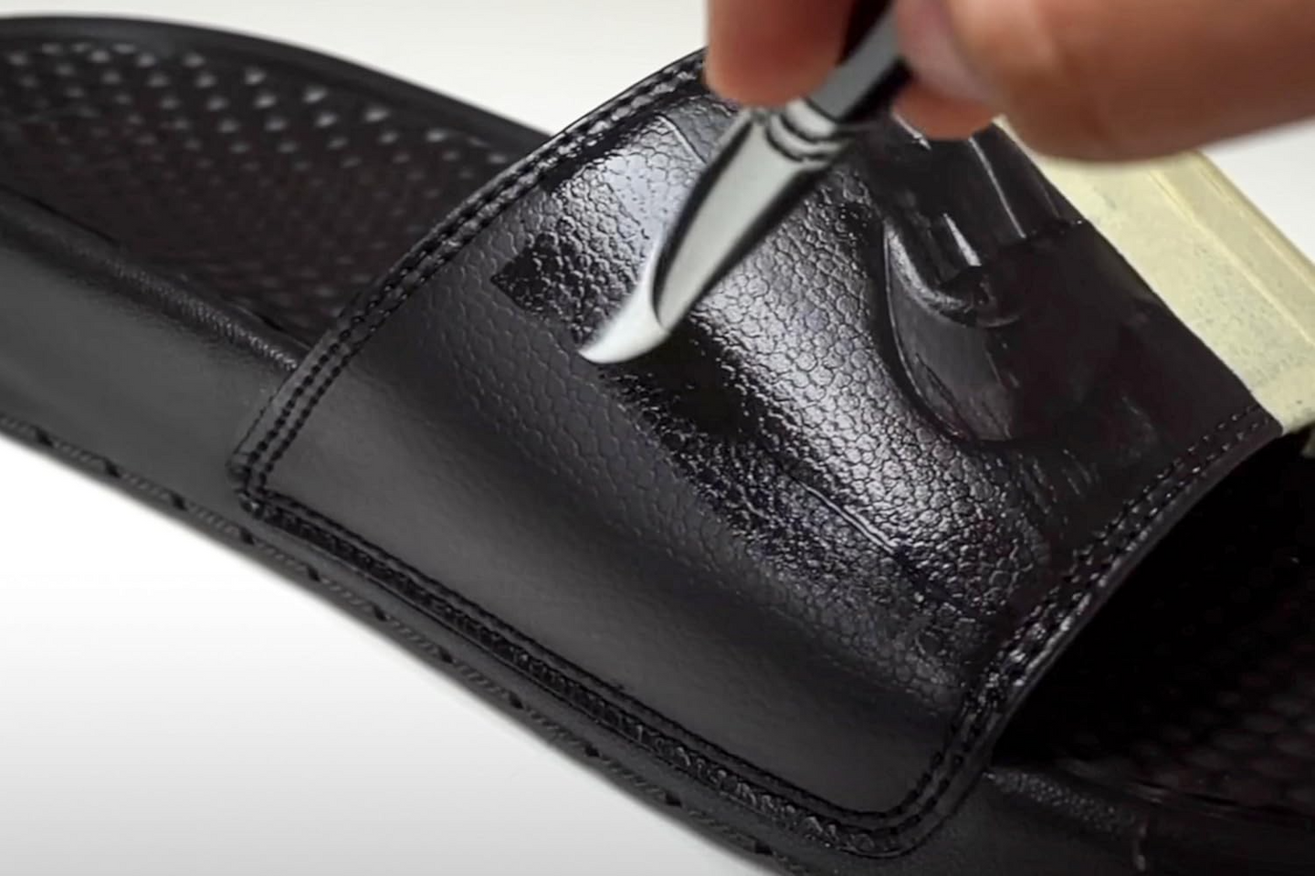 Durable protection with Angelus 903 Satin top coat