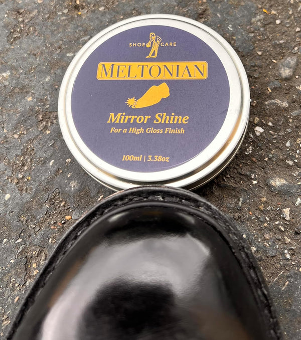 Achieve a professional mirror shine on your dress shoes with premium 100ml wax polish containing advanced shining agents and compounds
