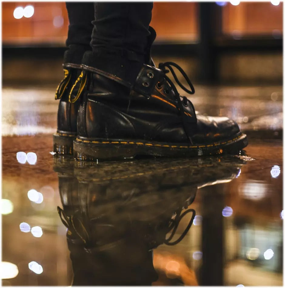 Ensure comprehensive protection for your leather collection with Meltonian's aerosol spray that safeguards without altering the material's natural feel