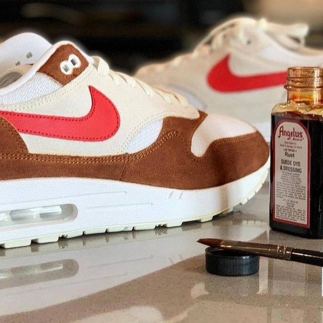 Even colour coverage achieved with Angelus Suede Dye formula on nappa leather handbag project