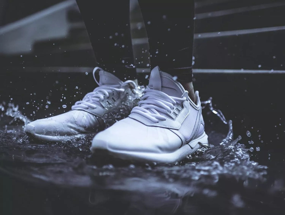 Meltonian Water Stain Protector in a 250ml can provides long-lasting defence against moisture and accidental spills on all types of leather