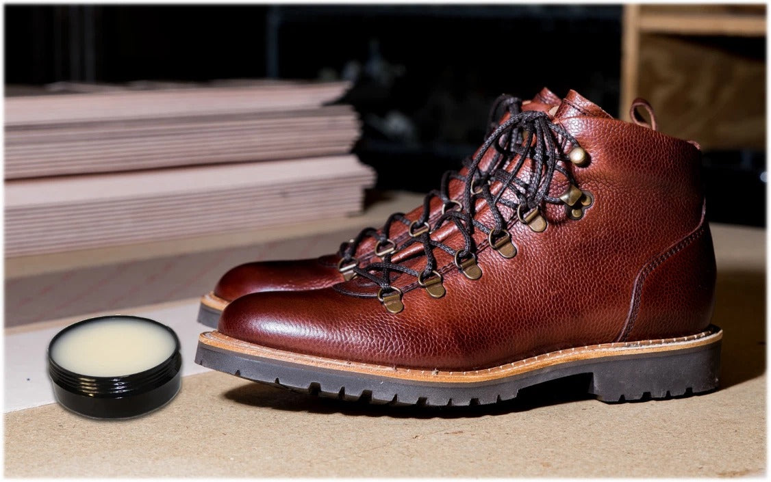 BIRCH Dubbin Neutral is perfect for walking boots and outdoor footwear requiring durable protection