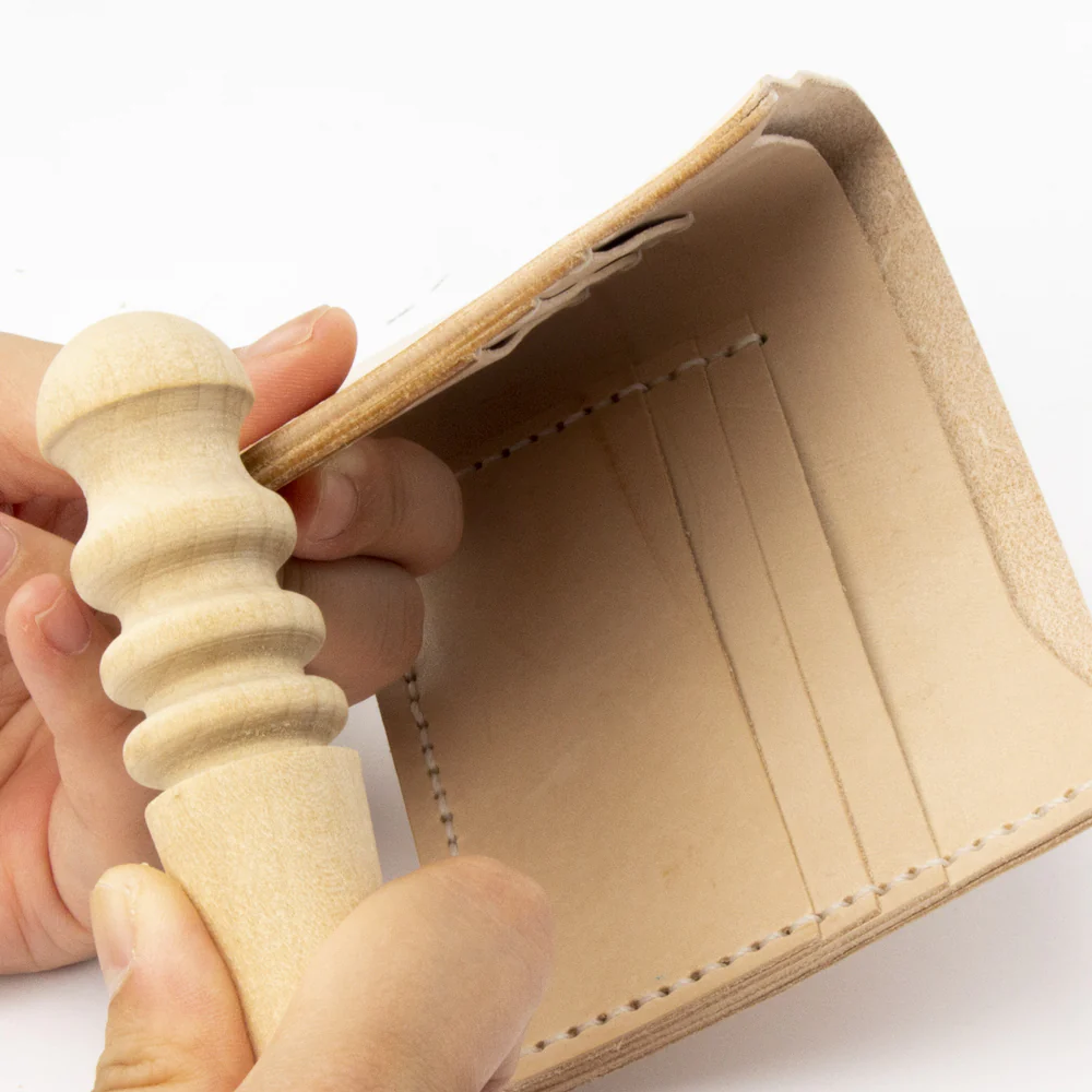 Fiebing's Gum Tragacanth 4oz bottle for achieving a professional glass-like edge finish