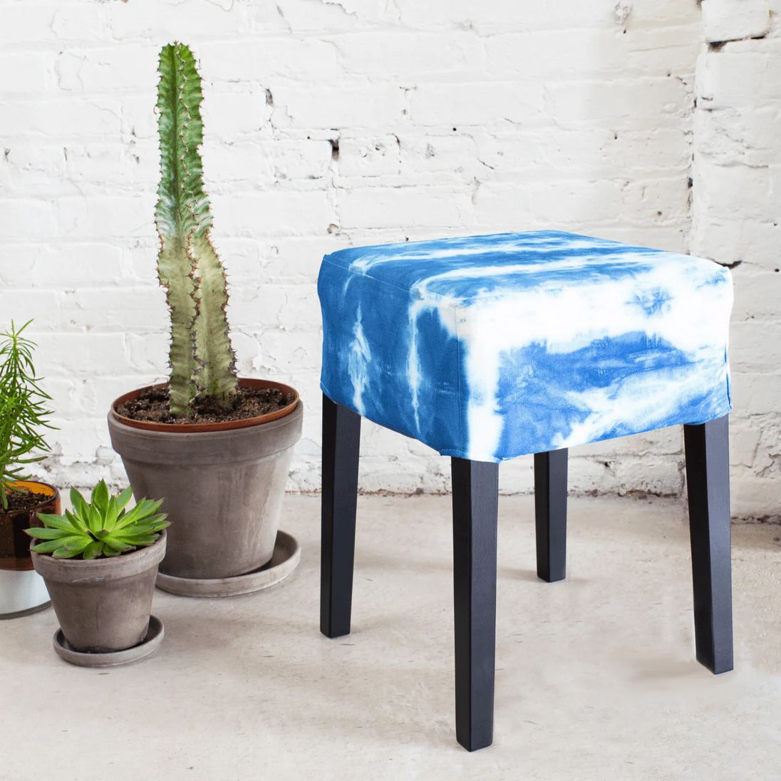 Rit Indigo Shibori Tie Dye Kit provides rich indigo blue colour characteristic of Japanese textiles