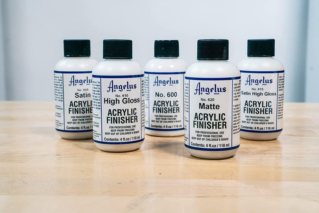 Applying Angelus 615 Satin Gloss to art project