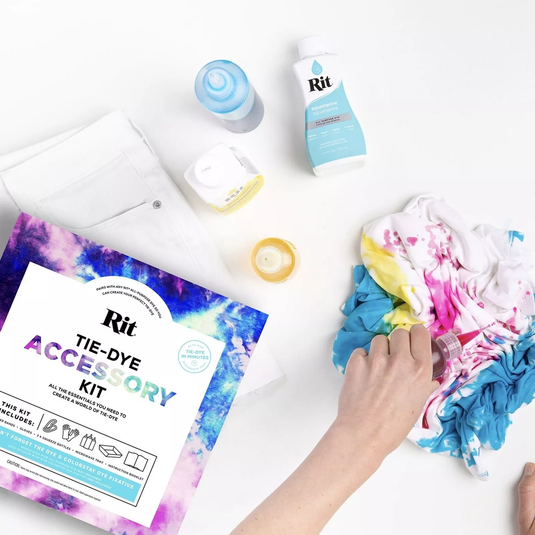 Create spectacular tie-dye patterns with complete accessory kit that includes all necessary tools