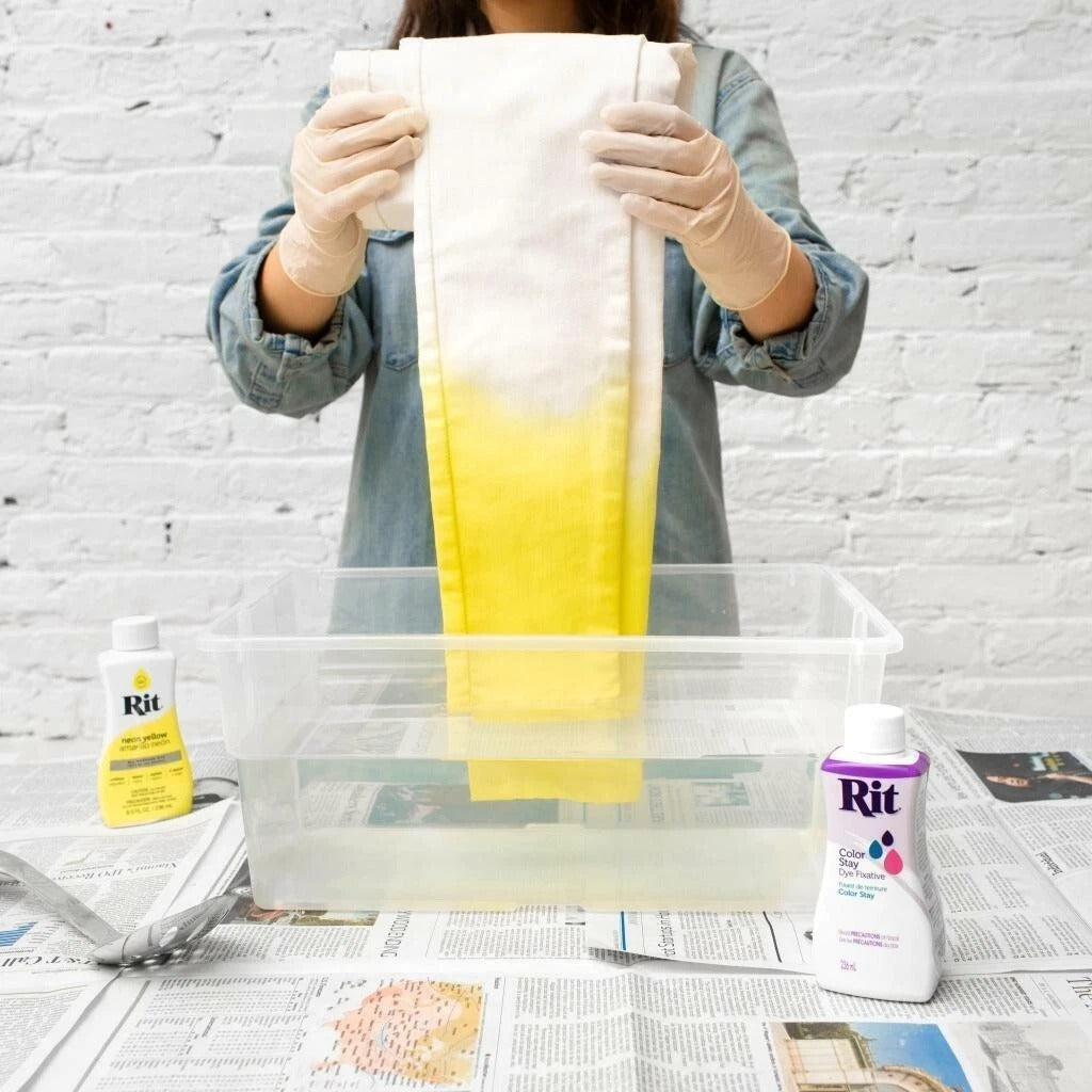 dye fixative reduces or eliminates colour transfer during washing and wear