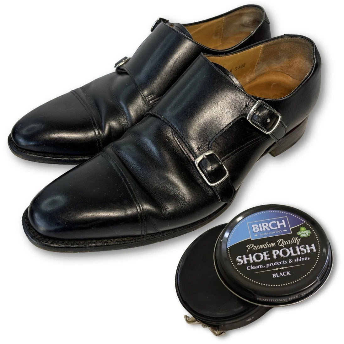 BIRCH Traditional Shoe Polish in Black provides a clear protective shine that conditions leather without altering its colour